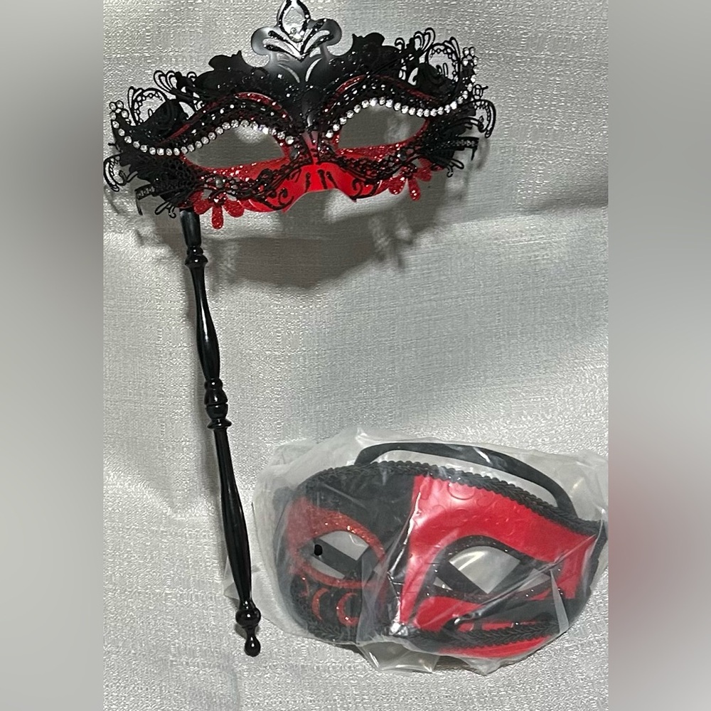 Couple Masquerade Masks Set - Red & Black - Picture 8 of 11